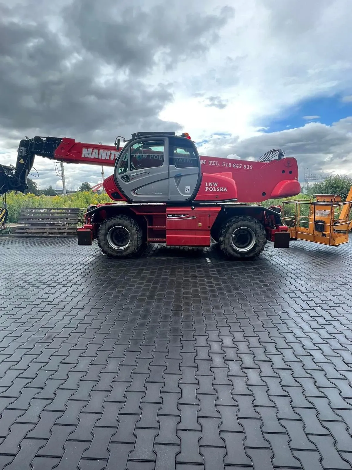 LNW Polska - OBROTOWA LADOWARKA TELESKOPOWA MANITOU MTR 2550 1